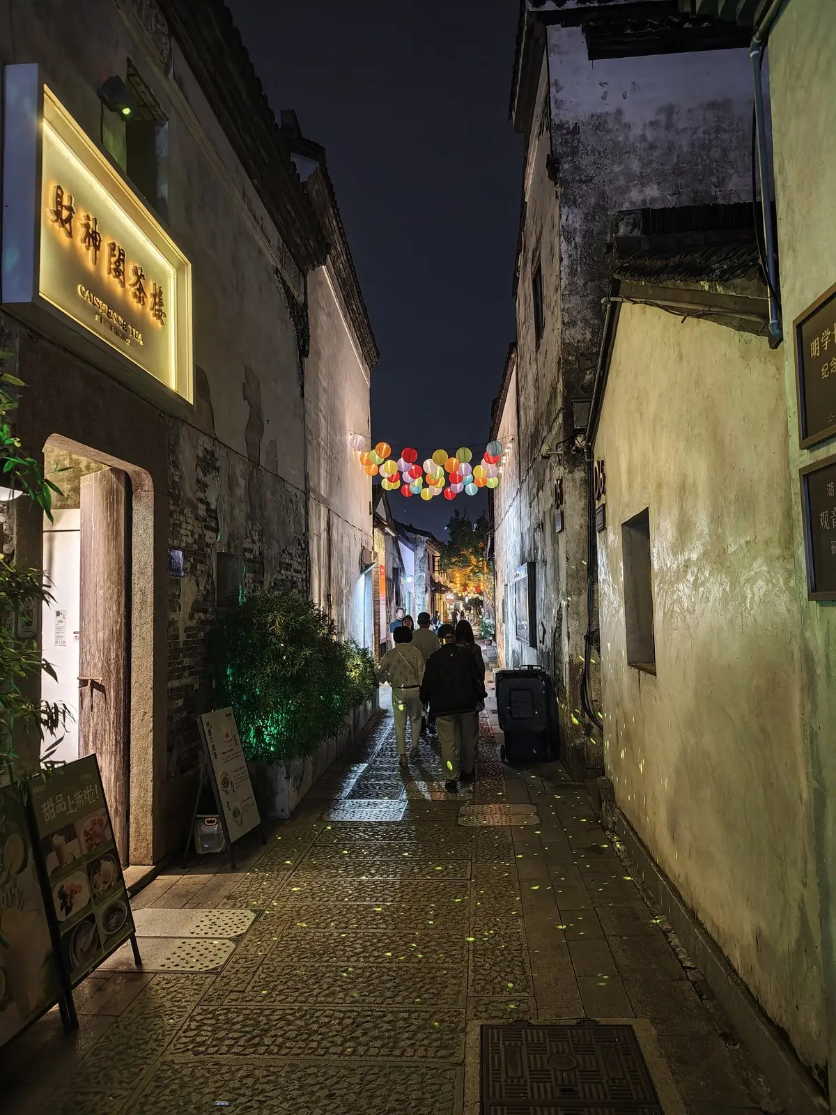 湖州老城水岸街区夜景与倒影